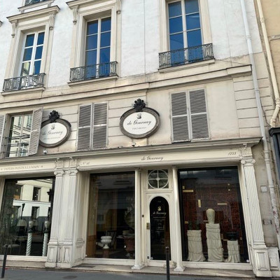 Parisian Decoration Houses
Elegant façades hide some of the Left Bank's most respected names in decoration, fabrics and bespoke interiors, attracting designers and collectors from around the world.