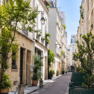 Rue Visconti – Hidden Parisian Intimacy & Historic Quiet
Tucked away in Saint-Germain, Rue Visconti whispers stories of artists, lovers & timeless charm. Discover its secrets with TLC Paris Concierge.