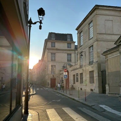 Evening Light On Rue Saint-Paul
As the sun begins to fall across the stone façades of the Marais, Rue Saint-Paul reveals a quieter side of one of Paris' oldest neighbourhoods.
