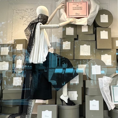 The Art of the Fashion Window
Fashion houses on Avenue Montaigne are known for turning their windows into miniature theatre stages. Dior's displays often blur the line between boutique presentation and artistic installation.