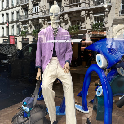 Known for its refined menswear and exceptional leather craftsmanship, Berluti brings a quieter form of luxury to Rue du Faubourg Saint-Honoré. The boutique's playful installations add a contemporary twist to one of Paris' most established maisons.