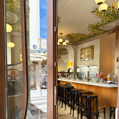 With a cozy ambiance and a menu full of traditional, high-quality dishes, Adela offers a true Italian dining experience. Curated by TLC Paris for those looking for classic Italian flavors in a welcoming setting.