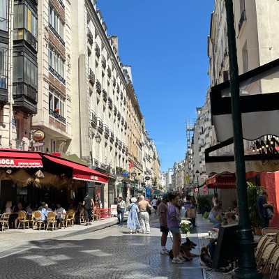 Bustling terraces, striped awnings and elegant façades make Rue Étienne Marcel a favourite for lunch, coffee and leisurely afternoons in central Paris.