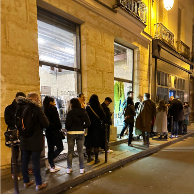 A Popular Address
It's not unusual to find guests waiting outside one of Paris's most acclaimed cocktail bars.
