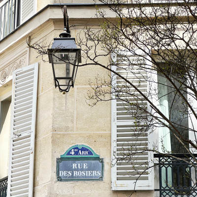 The sign of Rue des Rosiers marks the historic heart of the Jewish quarter in Paris.
A simple detail that carries centuries of memory, culture, and identity.