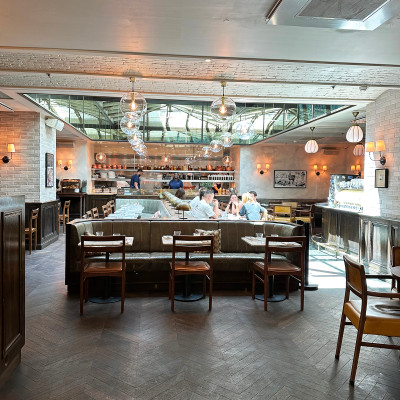 The Hoxton's vibrant restaurant serves breakfast, brunch, lunch and dinner in an open, contemporary setting that blends Parisian elegance with modern international design.