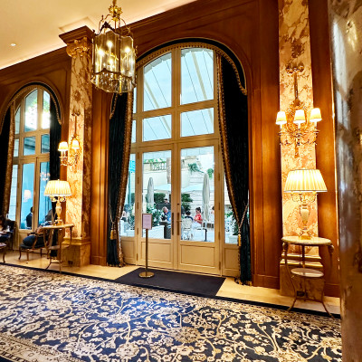 A warm Ritz salon — wood panelling, red velvet, and intimate elegance away from the city’s pace.