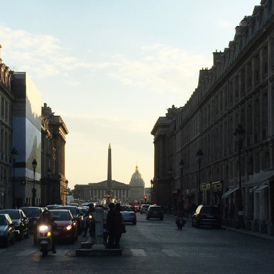 A golden-hour view along Rue Royale, leading toward Place de la Concorde and capturing the rhythm of central Paris.
Framed by classic Haussmann architecture, the scene blends movement, light, and everyday city life.