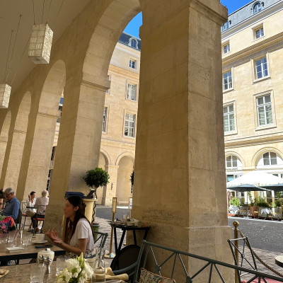 Rue Royale conceals a discreet entrance to La Pérouse, offering a quieter approach to one of Paris' most storied restaurants.