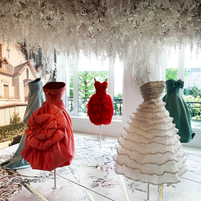 Garden of Dresses
Inspired by Christian Dior's love of flowers and gardens, this poetic installation brings together colour, elegance and the dreamlike spirit of the House.
