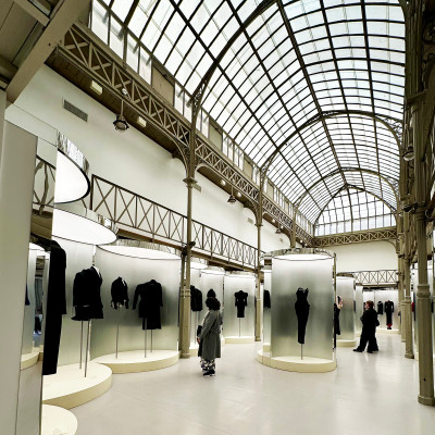 Fondation Azzedine Alaïa — Fashion, Architecture & Contemporary Exhibitions
Step inside the foundation's striking exhibition hall, where rotating fashion, photography, design, and contemporary art exhibitions unfold beneath a historic glass roof. The space reflects Alaïa's passion for craftsmanship, creativity, and cultural dialogue.