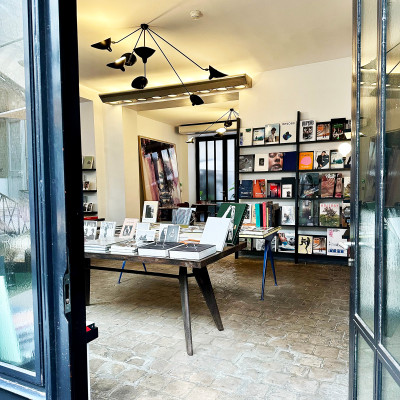 Fashion, Photography & Design Publications
The foundation's bookshop features a carefully curated selection of books dedicated to fashion, photography, architecture, art, and the creative disciplines that inspired Azzedine Alaïa throughout his career.