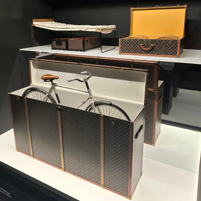 La Maison Louis Vuitton –  An intimate Art Nouveau interior where Louis Vuitton’s private world meets decorative precision and quiet elegance.