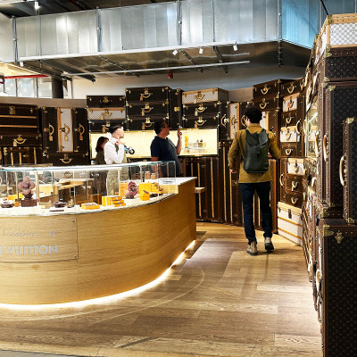 The space moves seamlessly between exhibition and boutique, creating a relaxed and immersive experience.