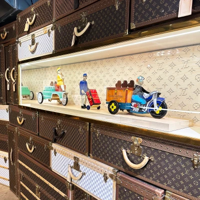 The gift shop is beautifully presented, with classic trunks and playful pieces reflecting the brand’s legacy.