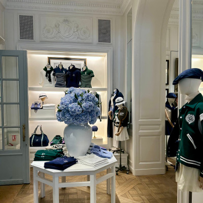 Preppy codes reimagined — crisp whites, deep greens, and signature Ralph Lauren refinement.