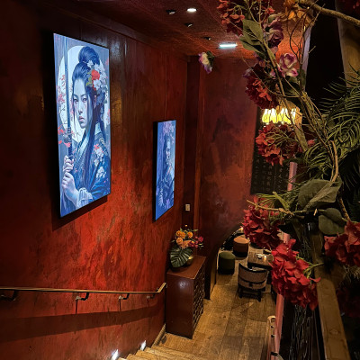 Layered spaces, rich colours, and theatrical design create a sense of discovery throughout the venue.