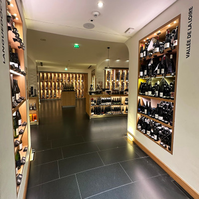 La Grande Épicerie Wine Cellar
The wine cellar at La Grande Épicerie showcases an extensive selection from France’s great wine regions alongside international discoveries.
