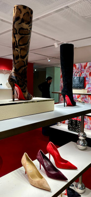 Christian Louboutin at Galeries Lafayette Paris Haussmann
Silhouettes that define the house—sharp lines, elevated textures & the iconic red sole in motion.