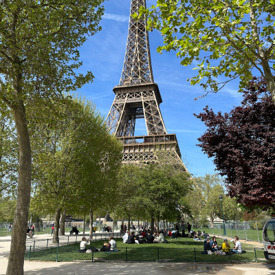 A place to pause, picnic, and watch the city unfold beneath the Eiffel Tower.