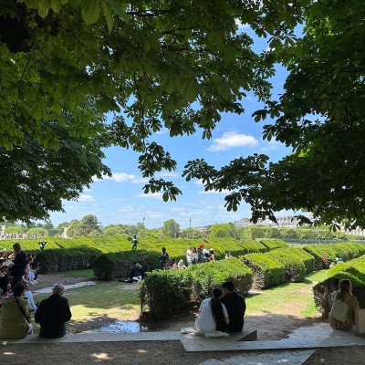An Afternoon in the Garden
Beyond the monuments and pathways, the Tuileries is a place to slow down, relax in the shade and enjoy one of central Paris's most beloved green spaces.