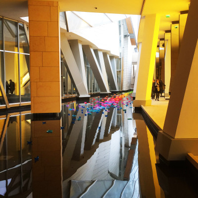 Light, reflections, and movement — where architecture becomes part of the exhibition.