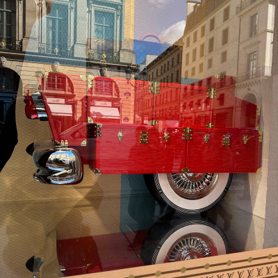 A cinematic window composition at Louis Vuitton, where oversized trunk-inspired forms reinterpret movement, travel and heritage through polished metal, bold colour and the maison’s unmistakable spirit of invention.