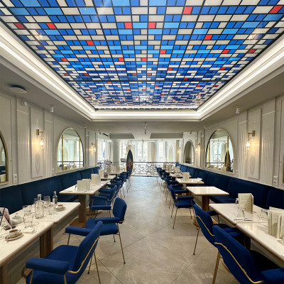 Le Café
Le Café combines contemporary elegance with subtle references to the French flag, reflected in its striking blue, white and red ceiling installation.