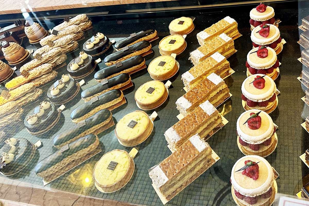 Pastries, Chocolates & Gourmet Gifts Beyond the terrace, Carette offers an elegant selection of pastries, chocolates, jams and gift boxes. The boutique showcases many of the house specialties that have made Carette a favourite destination for both locals and visitors.