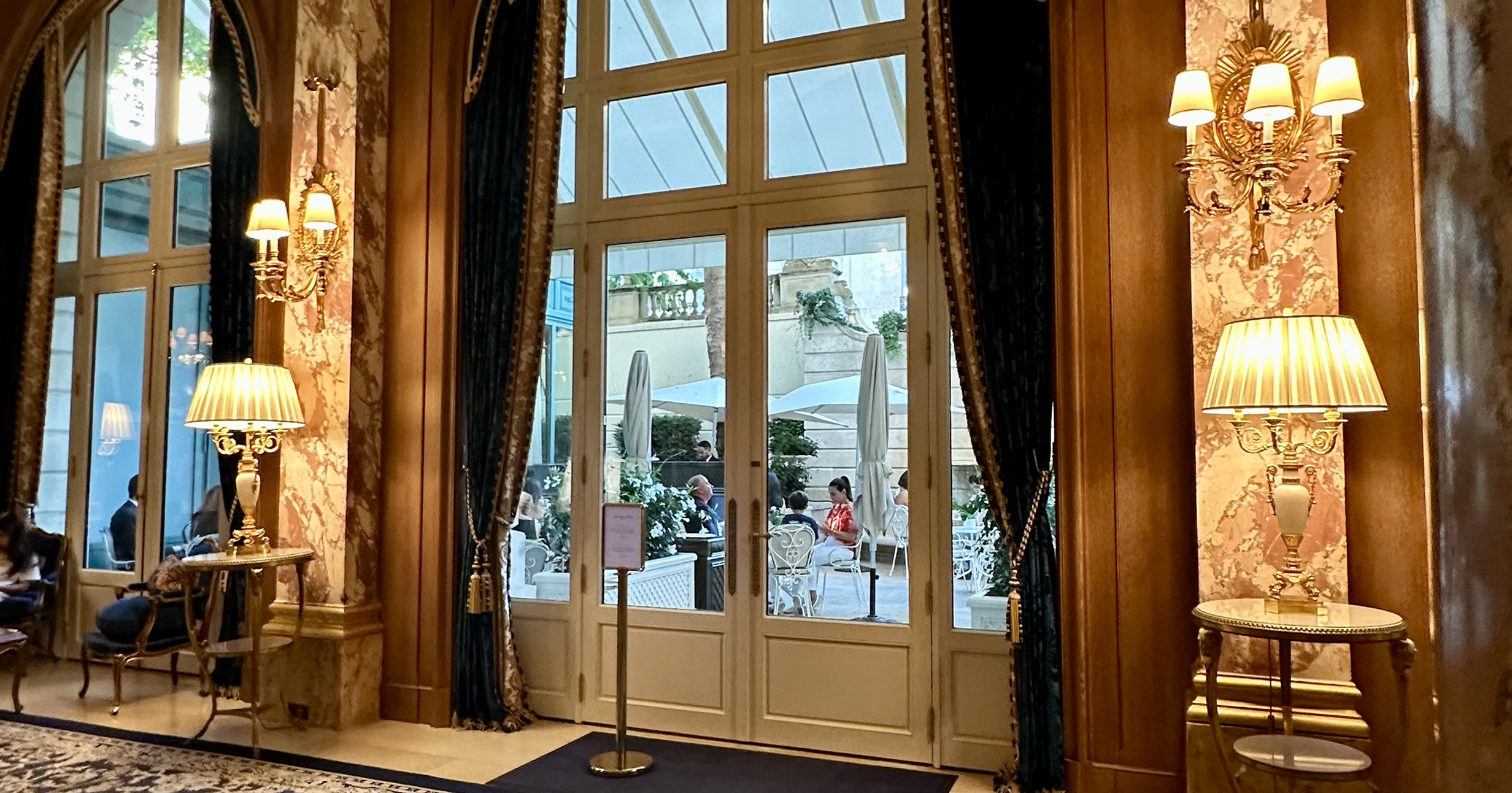 Featured Hotels (hover)