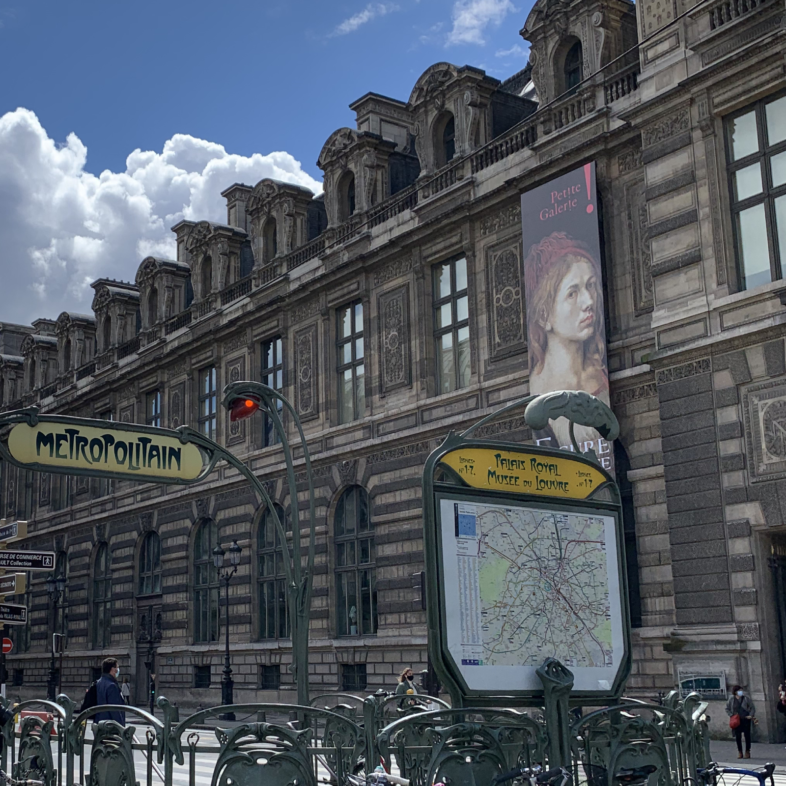 Paris Métro at the Louvre – TLC Paris transport guide