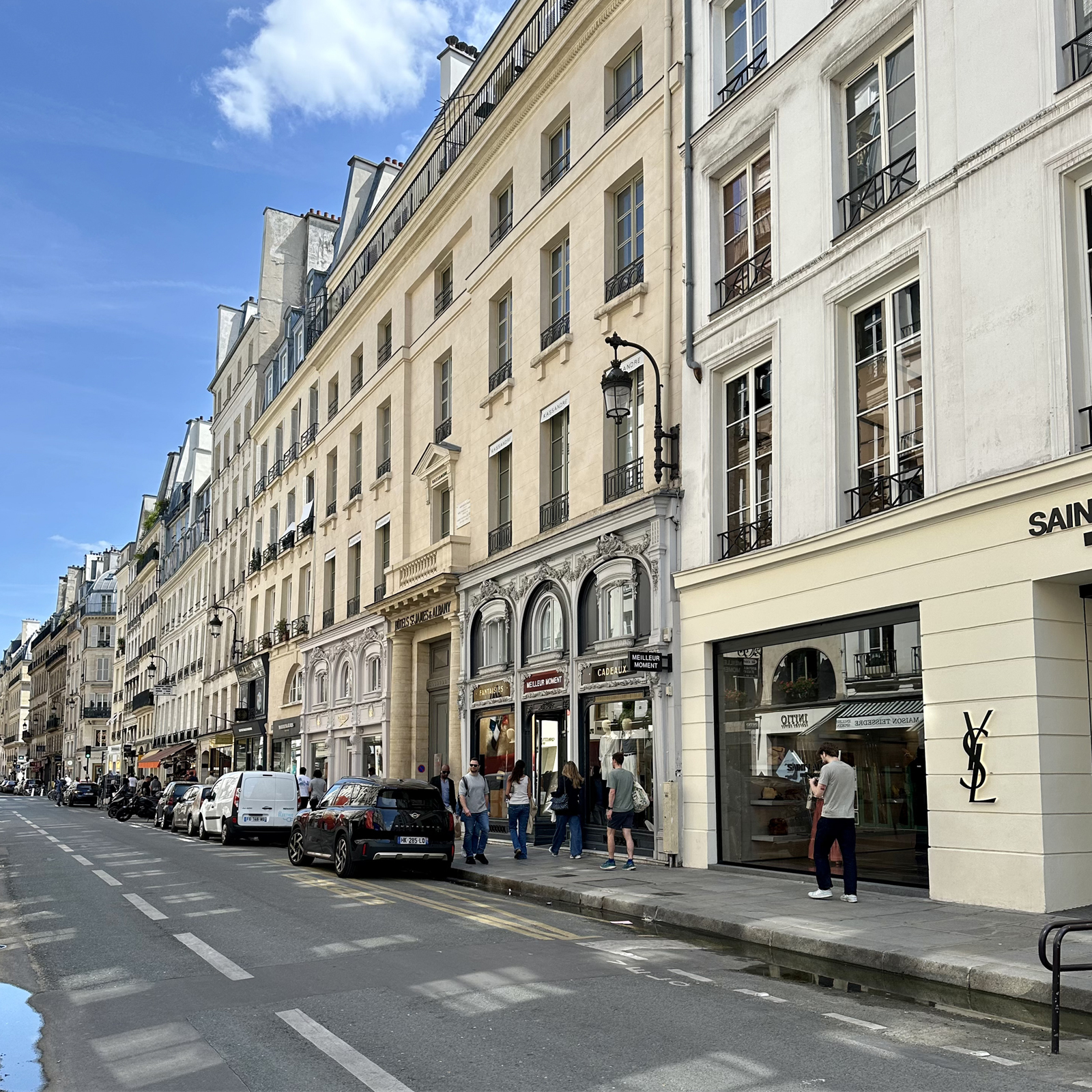 Rue Saint-Honoré shopping street in Paris