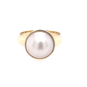 Bezel Mabé Pearl Ring - Yellow Gold