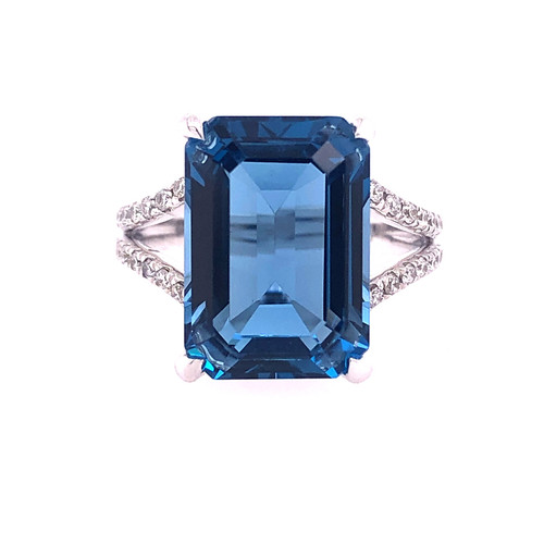 9.35CT London Blue Topaz & Diamond Ring 9.35CT London Blue Topaz & Diamond Ring