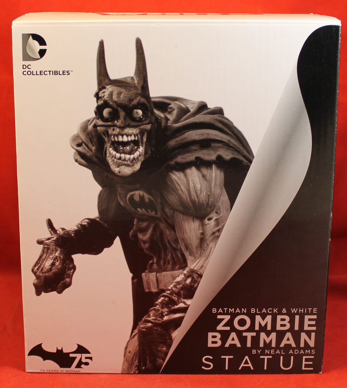 Statue 7.5" Black & White - Batman Zombie