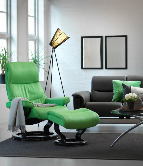 Stressless View Recliner and Ottoman, Medium Size Classic Base