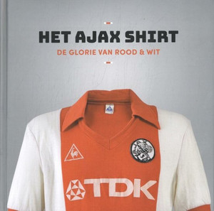Boek Het Ajax Shirt - de glorie van rood & wit - Standaard editie Boek Het Ajax Shirt - de glorie van rood & wit - Standaard editie