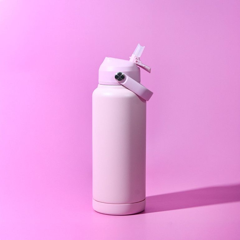 <p>The Holly 1L Bottle is hydration with a bold edge. Made from 304 stainless steel with a smooth powder-coated finish, it’s tough on the outside and pure on the inside thanks to its ceramic-coated lining, which keeps drinks tasting just right. The leak-proof lid and grippy silicone base keep everything steady, and the sleek tube packaging adds that final touch. Big capacity, clean flavour, zero fuss.</p>
<ul>
<li><strong>Material</strong>: Crafted from 304 stainless steel inside and out for durability and strength.</li>
<li><strong>Design</strong>: Features a powder-coated exterior for a sleek, matte finish.</li>
<li><strong>Ceramic Coated Interior:</strong> Maintaining the pure flavour of your beverages.</li>
<li><strong>Lid &amp; Base</strong>: Equipped with a PP lid and silicone base for added stability and a secure fit.</li>
<li><strong>Leak Proof</strong>: Designed to be completely leak-proof, ensuring your drinks stay safely inside wherever you go.</li>
<li><strong>Packaging</strong>: Elegantly packaged in tubular packaging, making it perfect for gifting or storage.</li>
</ul>
<p><strong>VARIABLE DATA AVAILABLE – PLEASE CONTACT CUSTOMER SERVICE </strong></p>
