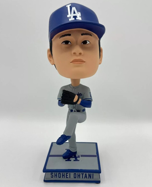 Shohei Ohtani (Los Angeles Dodgers) 9.5 inch Pitching Away Jersey Bighead Square Base Bobblehead