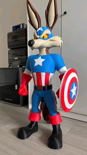 32" 2ft 8in MASSIVE Captain Coyote Wile- e America most together some gluing required 