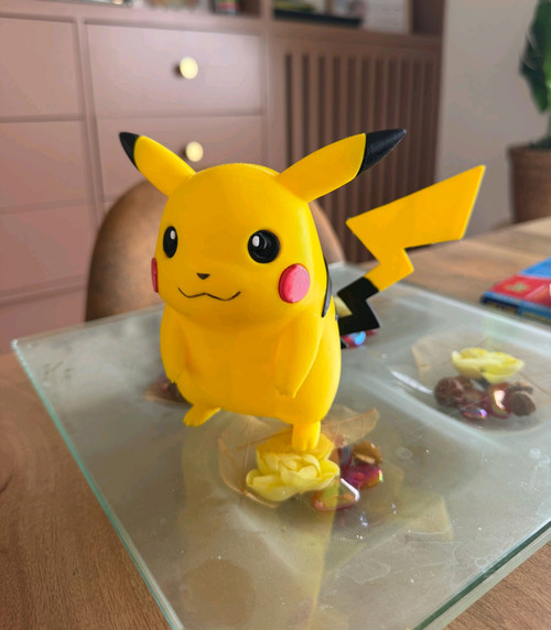 10" Pokémon Pikachu clean studio