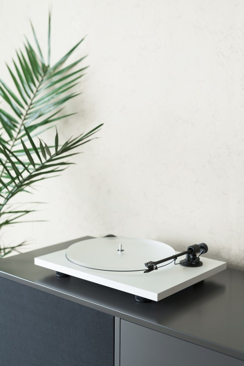 Pro-Ject Primary E Turntable Inc. Ortofon OM Cartridge