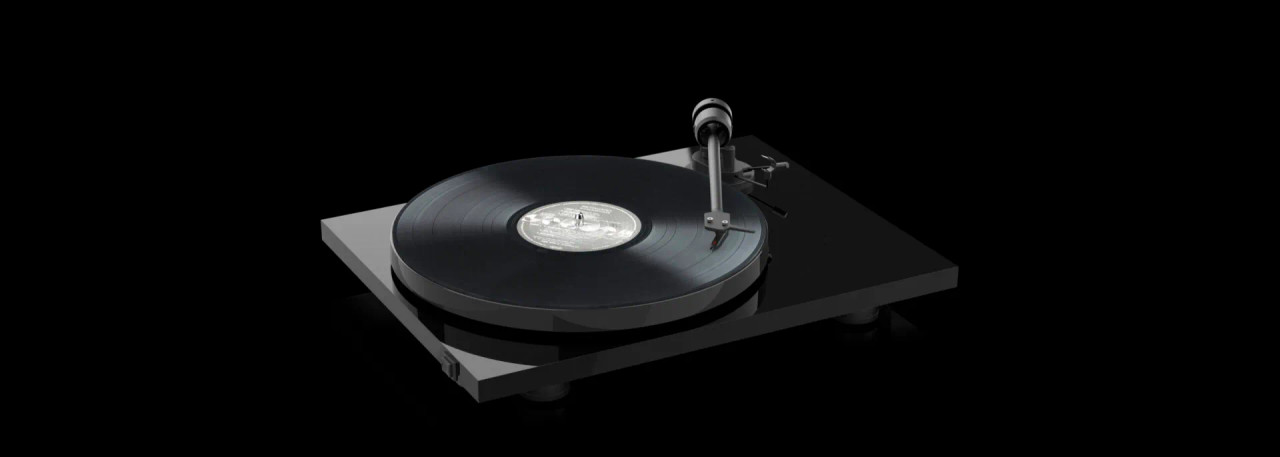 Pro-Ject E1 BT Turntable Inc. Ortofon OM Cartridge