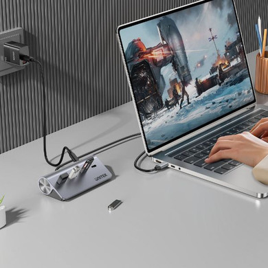 UNITEK 4-in-1 Multi-Port Hub with USB-C Connector. Includes 2x USB-C & 2x USB-A Ports. Supports 5Gbps Data Transfer Speed, 30cm Cable, Ergonomic Slope Design, Aluminium Housing.