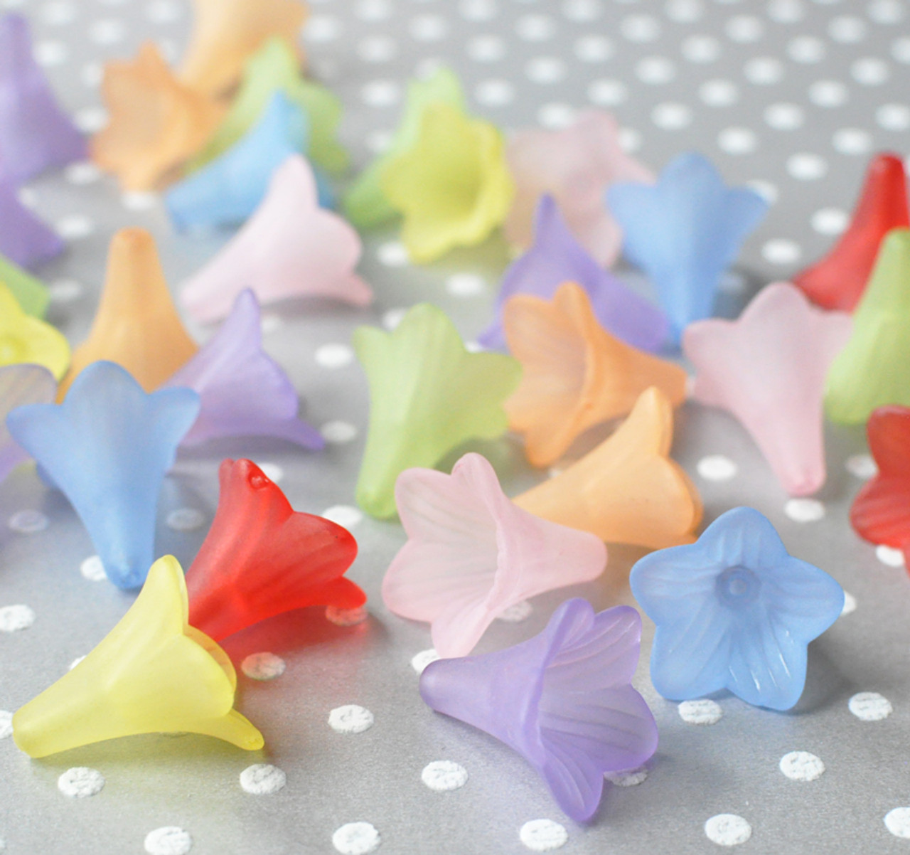 27mm Pointed petal lucite flower beads