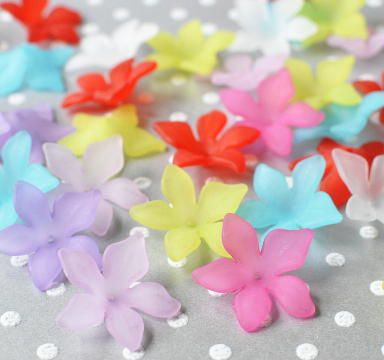 27mm Pointed petal lucite flower beads