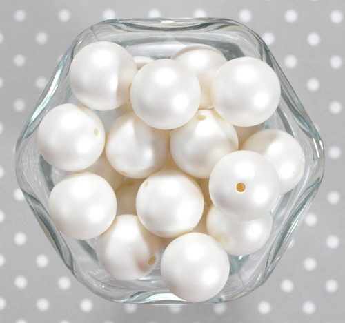 20mm Soft white matte pearl bubblegum beads