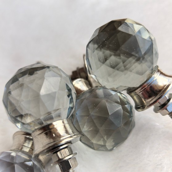 Doorknob - Diamond Round Glass Look