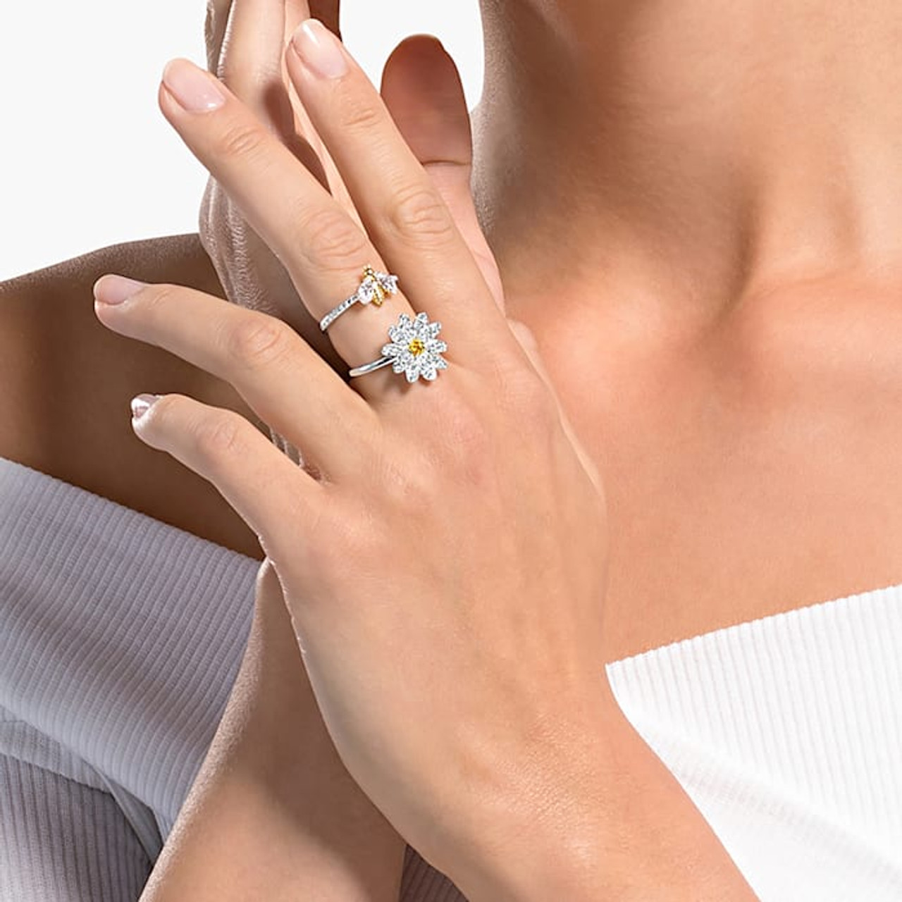 SWAROVSKI ETERNAL FLOWER 花 ハチ リングセット スワロフスキー SWAROVSKI ETERNAL FLOWER 花 ハチ リングセット