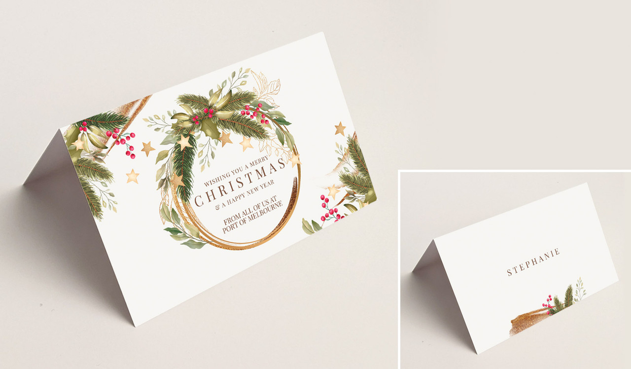 Golden Wreath Christmas Place Cards With Guest Names